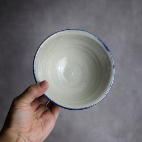 4.5寸マカイ1 呉須 緑釉 菊花双葉紋 やちむん 陶器 漂窯:7010025
