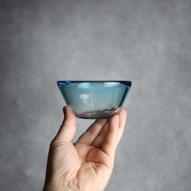 ノーマルボウル小 水色 琉球ガラス ガラス工房 清天:7102034 | MADE IN