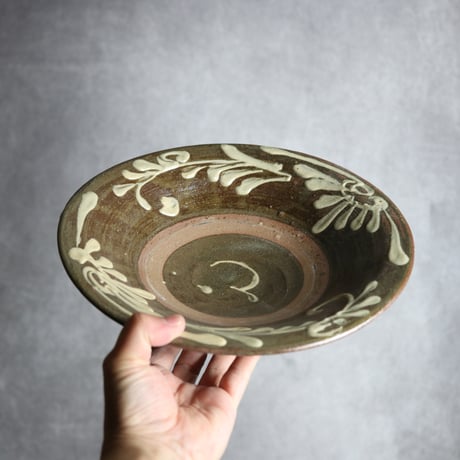 9寸皿1 イッチン 菊花唐草 やちむん 陶器 北窯 宮城正享工房:7005009 ※重い