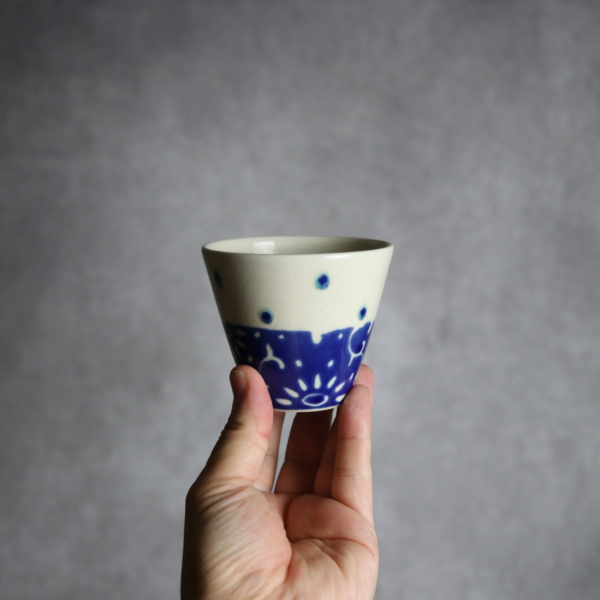 湯呑 呉須釉 唐草 やちむん 陶器 高江洲陶磁器:7205036 | MADE IN OKIN