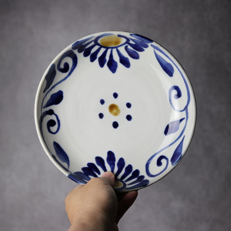 7寸皿③ 呉須 飴釉 菊唐草紋 やちむん 陶器 拓美窯:7203006