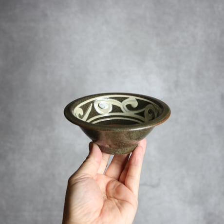 4寸ワンブー1 イッチン 唐草 やちむん 陶器 百草陶房 : 7032027