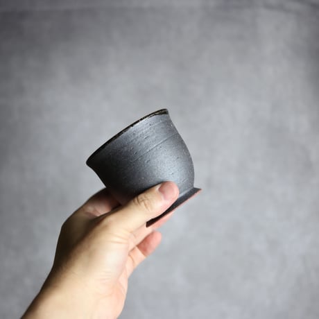 裾付き湯呑S1 黒釉 やちむん 陶器 陶と厨子甕 ひ窯:7029039