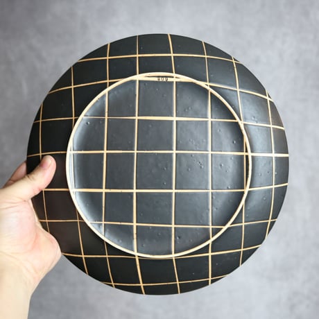 モノクロ皿 大 チェック柄 やちむん 陶器 陶factory509:7017025