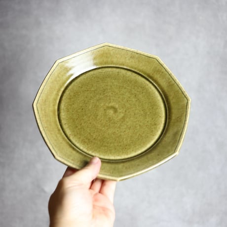7寸プレート1 オリーブグリーン 八角 やちむん 陶器 cerca:7025007