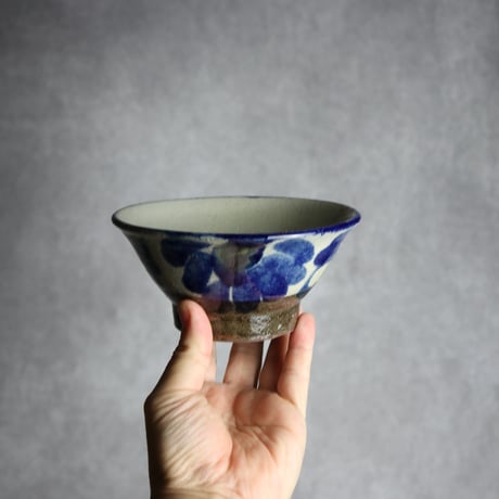 4.5寸マカイ2 呉須 緑釉 菊花唐草 やちむん 陶器 漂窯:7010025
