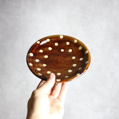 5寸皿 飴釉 蝋抜 点打  やちむん 陶器 真南風工房:7011003