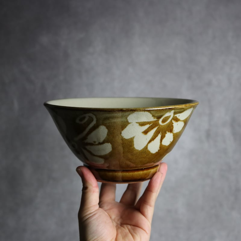 飴釉 蝋抜 菊紋唐草 6寸マカイ やちむん 陶器 真南風工房