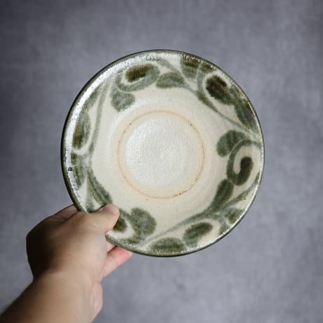 6寸皿1 黒呉須釉 唐草 やちむん 陶器 榮一工房:7013015