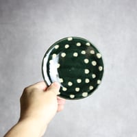 4寸皿 呉須釉 蝋抜 点打  やちむん 陶器 真南風工房:7011002