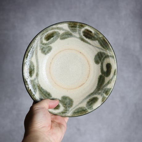 6寸皿1 黒呉須釉 唐草 やちむん 陶器 榮一工房:7013015