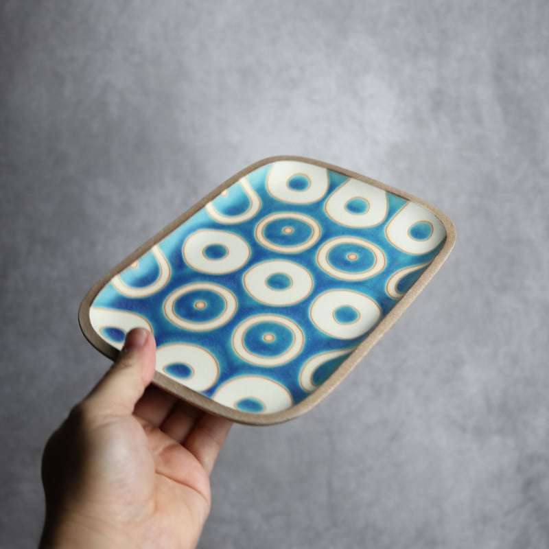 長角皿中 ヘゴ トルコブルー やちむん 陶器 一翠窯:7021002 | MADE IN