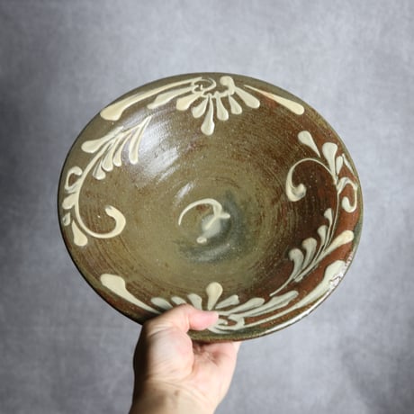 9寸皿2 イッチン 菊花唐草 やちむん 陶器 北窯 宮城正享工房:7005009 ※重い
