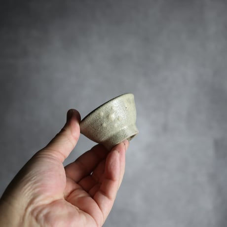 猪口2 ぐい呑 白釉 いっちん 印花 やちむん 陶器 榮一工房:7013100