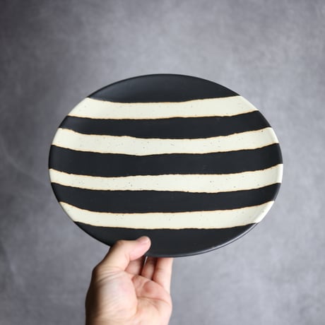 モノクロ皿 シマ 大⑤ やちむん 陶器 陶factory509:7017024