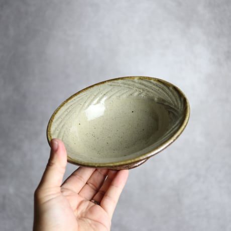 5.5寸リム鉢 シノギ 白 クバ紋 やちむん 陶器 陶芸こまがた:7006079