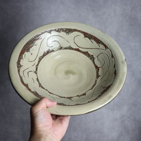 尺皿1 白釉 線彫掻落 唐草 やちむん 陶器 北窯 宮城正享工房 ※重い:7005062