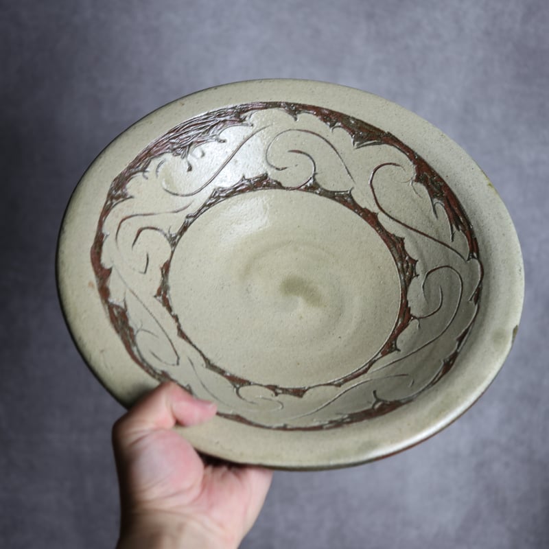 尺皿1 白釉 線彫掻落 唐草 やちむん 陶器 北窯 宮城正享工房