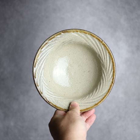 5.5寸リム鉢 シノギ 白 クバ紋 やちむん 陶器 陶芸こまがた:7006079