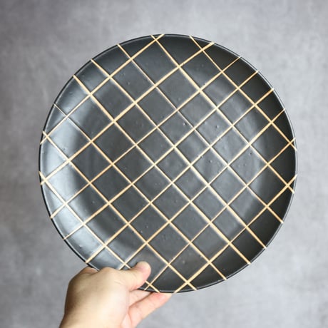 モノクロ皿 大 チェック柄 やちむん 陶器 陶factory509:7017025