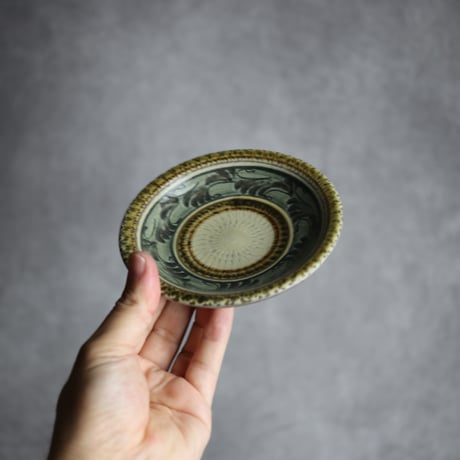 4寸皿 線彫唐草 やちむん 陶器 真南風工房:7011002