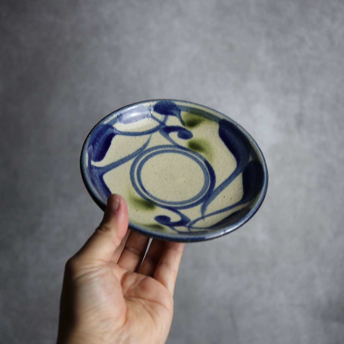 5寸皿 唐草模様 青 緑 やちむん 陶器 陶芸こまがた:7006009 | MADE IN O