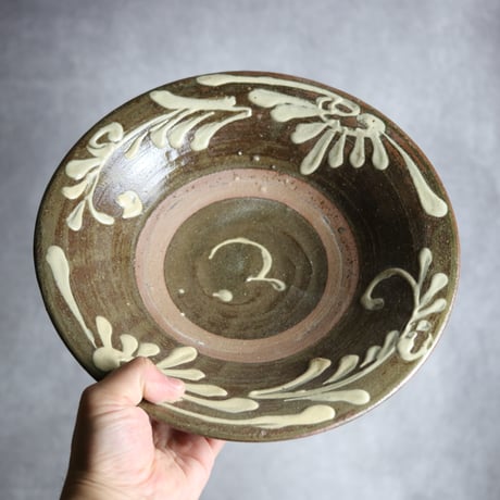 9寸皿1 イッチン 菊花唐草 やちむん 陶器 北窯 宮城正享工房:7005009 ※重い