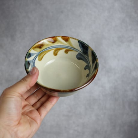 4寸鉢 デイゴ唐草 やちむん 陶器 陶眞窯:7001315