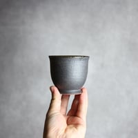 裾付き湯呑S1 黒釉 やちむん 陶器 陶と厨子甕 ひ窯:7029039