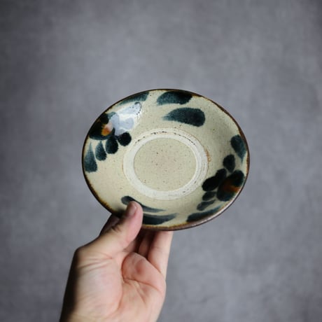 4.5寸皿1S 飴 呉須釉 菊花唐草 やちむん 陶器 北窯 松田共司工房:7004005