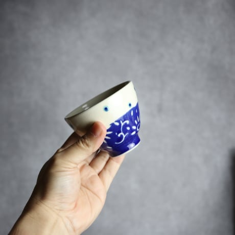 丸湯呑 呉須釉 唐草 やちむん 陶器 高江洲陶磁器:7205036