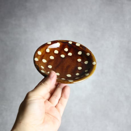 4寸皿 飴釉 蝋抜 点打 やちむん 陶器 真南風工房:7011002