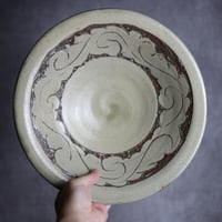 尺皿1 白釉 線彫掻落 唐草 やちむん 陶器 北窯 宮城正享工房 ※重い:7005062