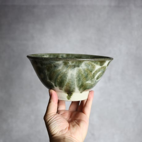 6寸マカイ1 黒呉須釉 菊唐草紋 やちむん 陶器 榮一工房:7013043