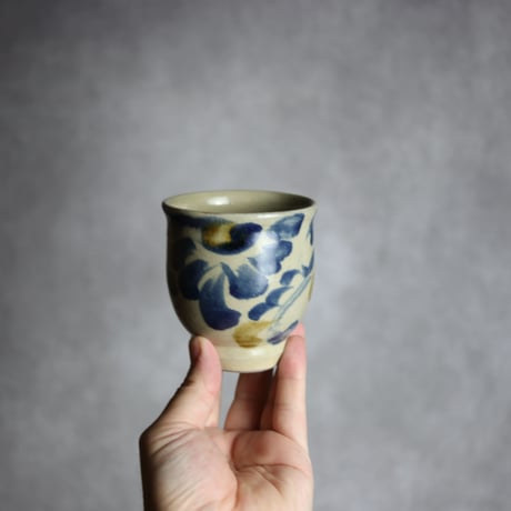湯呑S1 飴 呉須釉 菊花唐草 やちむん 陶器 北窯 松田米司工房:7003020