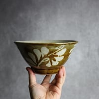 6寸マカイ 飴釉 蝋抜 菊紋唐草やちむん 陶器 真南風工房:7011011