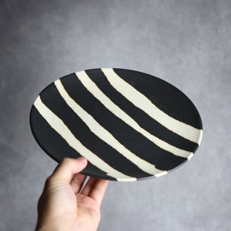 モノクロ皿 シマ 大② やちむん 陶器 陶factory509:7017024