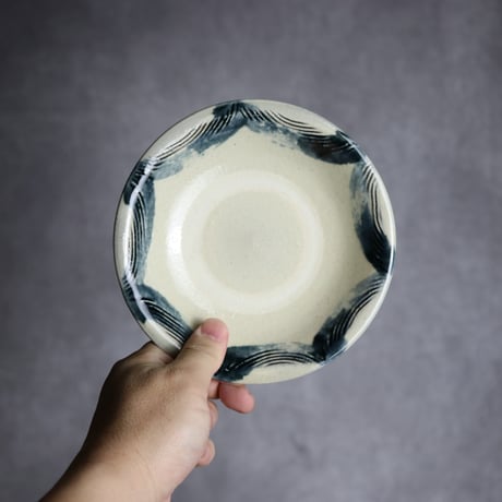 5寸皿1 呉須釉 櫛描 波紋 やちむん 陶器 百草陶房 : 7032005