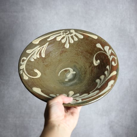 9寸皿2 イッチン 菊花唐草 やちむん 陶器 北窯 宮城正享工房:7005009 ※重い