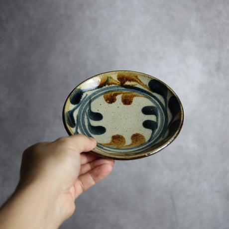 5寸皿 デイゴ唐草 紺 茶 やちむん 陶器 陶芸こまがた:7006012