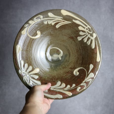 9寸皿2 イッチン 菊花唐草 やちむん 陶器 北窯 宮城正享工房:7005009 ※重い