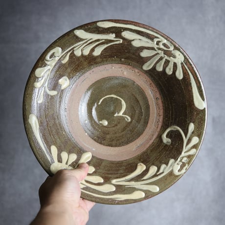 9寸皿1 イッチン 菊花唐草 やちむん 陶器 北窯 宮城正享工房:7005009 ※重い