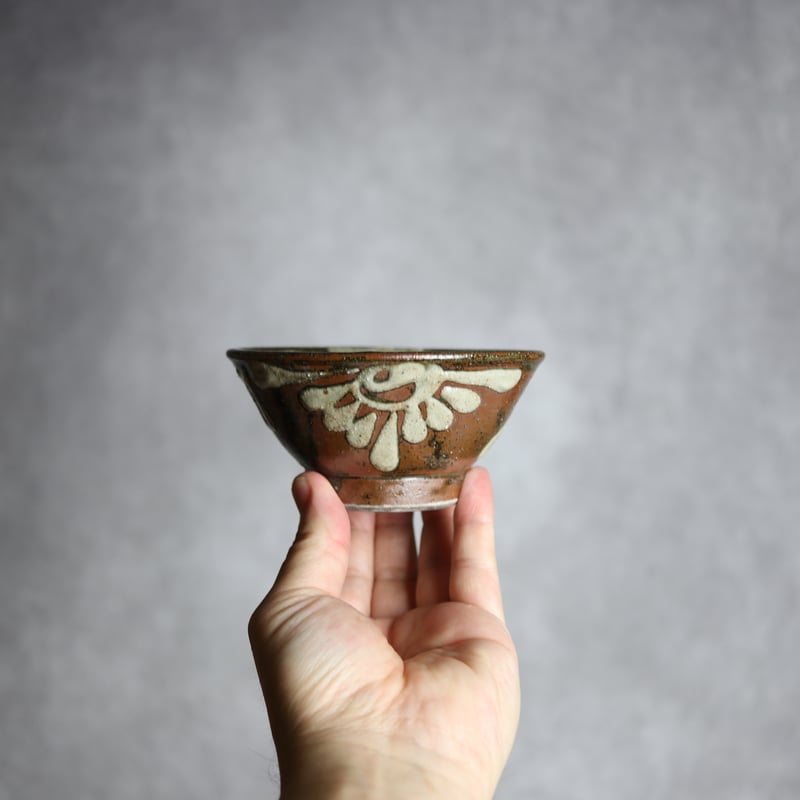 3.5寸マカイ2 白イッチン 菊花紋 やちむん 陶器 北窯 宮城正享 3.5寸マカイ2 白イッチン 菊花紋 やちむん 陶器 北窯 宮城正享