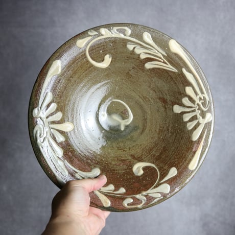 9寸皿2 イッチン 菊花唐草 やちむん 陶器 北窯 宮城正享工房:7005009 ※重い