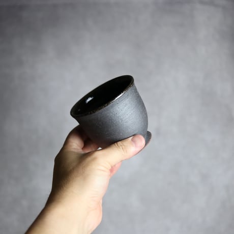 裾付き湯呑S1 黒釉 やちむん 陶器 陶と厨子甕 ひ窯:7029039