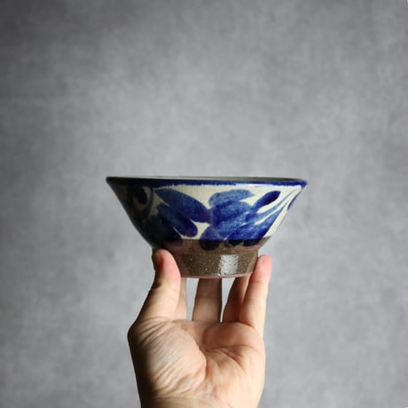 4.5寸マカイ1 呉須 菊花唐草 やちむん 陶器 漂窯:7010025