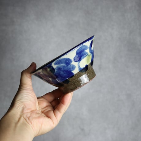 4.5寸マカイ2 呉須 緑釉 菊花唐草 やちむん 陶器 漂窯:7010025
