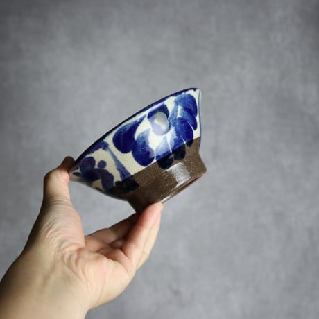 4.5寸マカイ2 飴 呉須釉 菊花格子点打 やちむん 陶器 漂窯:7010025