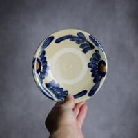 5寸皿1 飴 呉須釉 菊花 やちむん 陶器 北窯 宮城正享工房:7005004