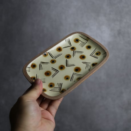 長角皿 小 サンディー 飴に呉須の点 やちむん 陶器 一翠窯:7021001